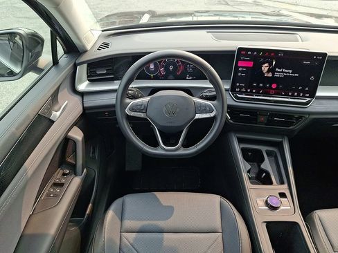 Used 2026 Volkswagen Tiguan SE AWD/4WD image 11