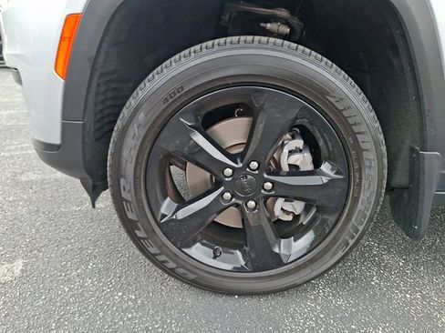 Certified 2024 Jeep Grand Cherokee L Altitude AWD/4WD image 28