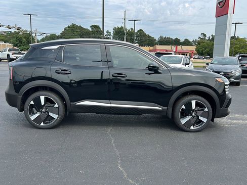 New 2025 Nissan Kicks SR image 7