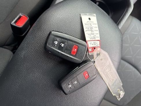 Used 2025 Toyota RAV4 XLE image 24