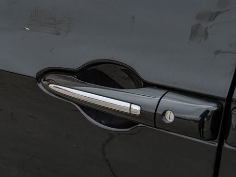 Used 2018 Chrysler Pacifica Limited image 54