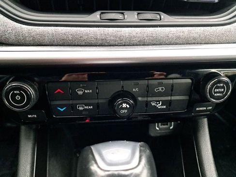 Used 2023 Jeep Compass Latitude image 22