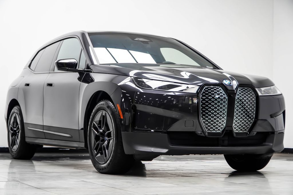 Used 2024 BMW iX xDrive50 w/ Convenience Package AWD/4WD image 9