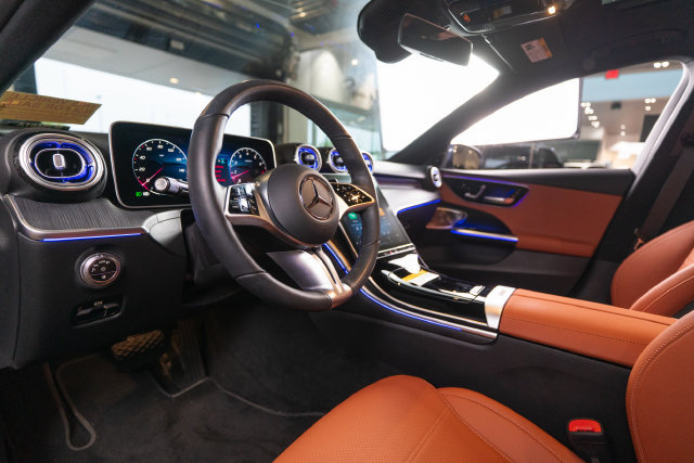 Certified 2025 Mercedes-Benz C 300 4MATIC Sedan image 4