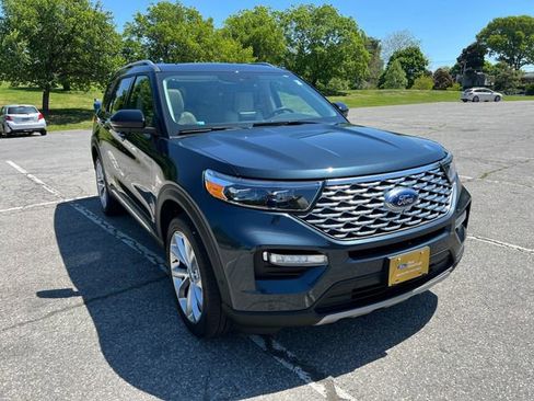 Used 2023 Ford Explorer Platinum w/ Technology Package AWD/4WD image 2