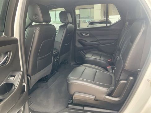Used 2023 Chevrolet Traverse LT FWD image 25