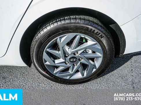Used 2024 Hyundai Elantra SEL FWD image 16
