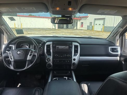 Used 2018 Nissan Titan PRO-4X AWD/4WD image 9