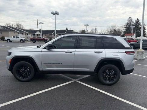 New 2026 Jeep Grand Cherokee Altitude AWD/4WD image 4