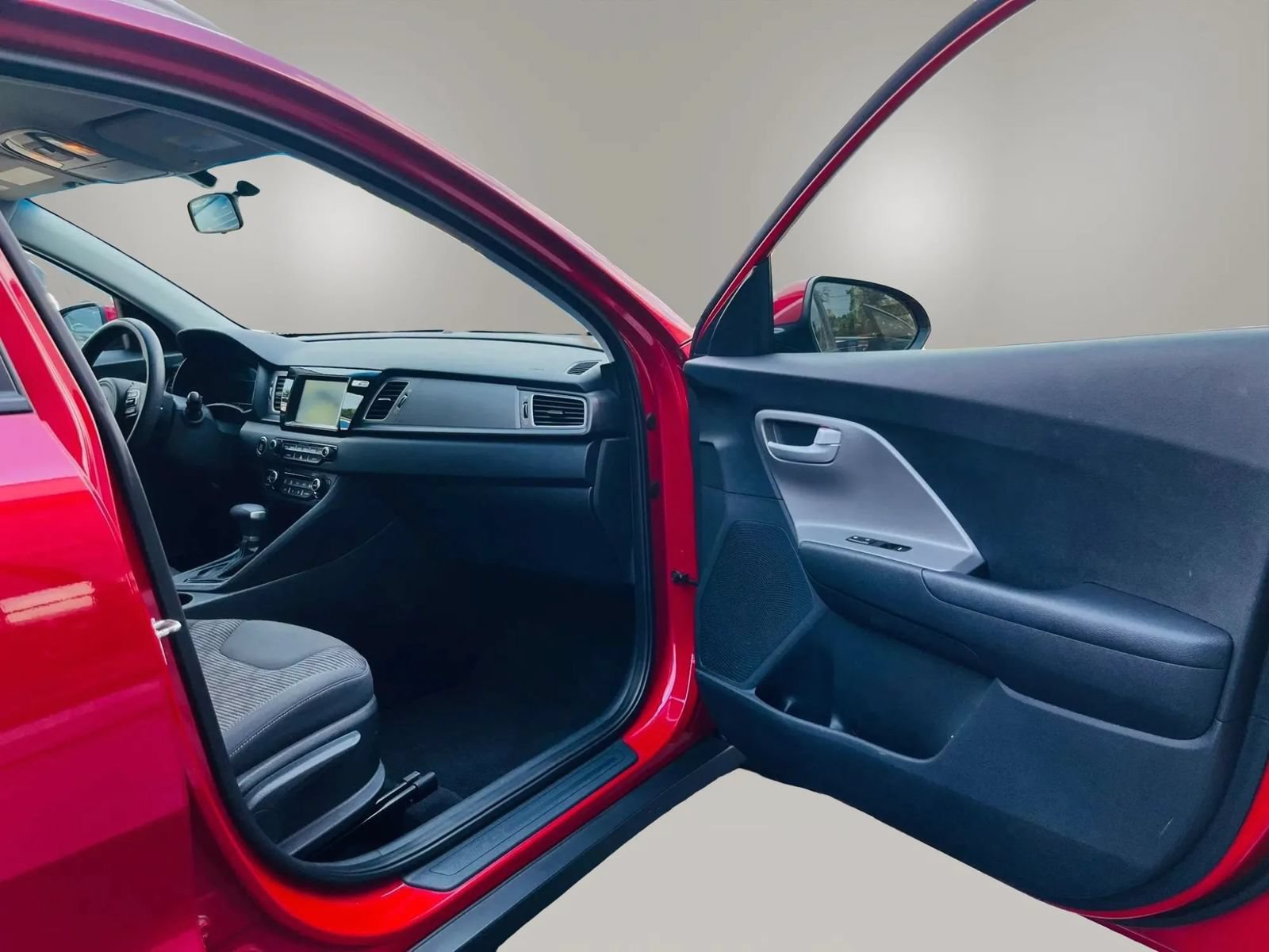 Used 2017 Kia Niro LX FWD image 11