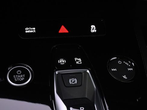 Used 2022 Audi Q4 e-tron Premium w/ Convenience Package image 33