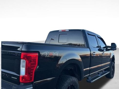 Used 2017 Ford F250 Lariat w/ Chrome Package image 9