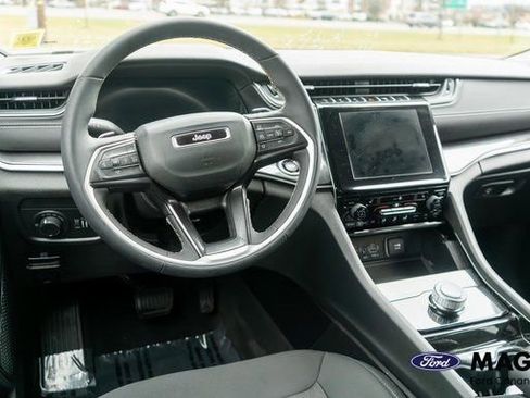 Used 2023 Jeep Grand Cherokee L Laredo w/ Luxury Tech Group I AWD/4WD image 9