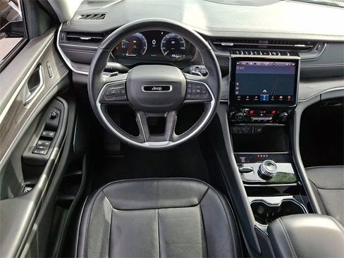 Used 2022 Jeep Grand Cherokee Limited image 2