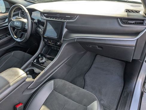 Used 2024 Jeep Grand Cherokee L Altitude image 46