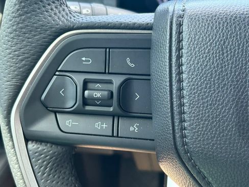 Used 2025 Toyota Tacoma Limited AWD/4WD image 40