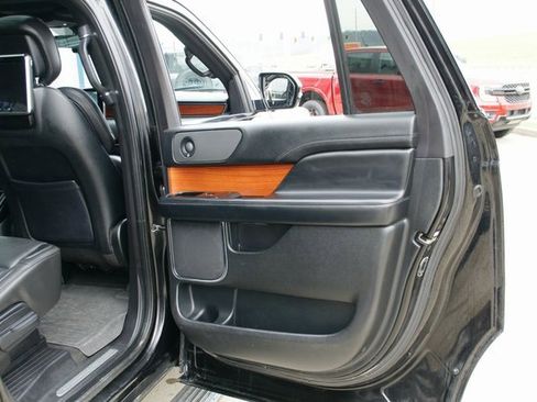 Used 2018 Lincoln Navigator L Select image 30