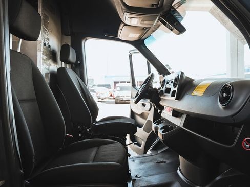 Used 2019 Mercedes-Benz Sprinter 170 image 12