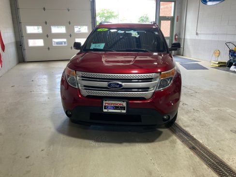 Used 2014 Ford Explorer XLT w/ Equipment Group 202A AWD/4WD image 2