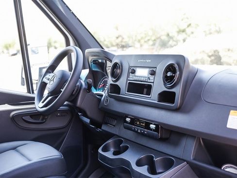Used 2024 Mercedes-Benz Sprinter 4500 image 12