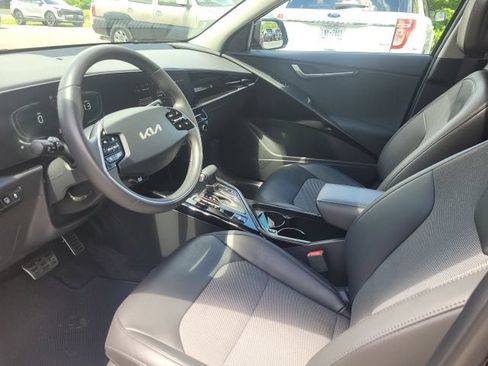 Certified 2025 Kia Niro EX Touring FWD image 10