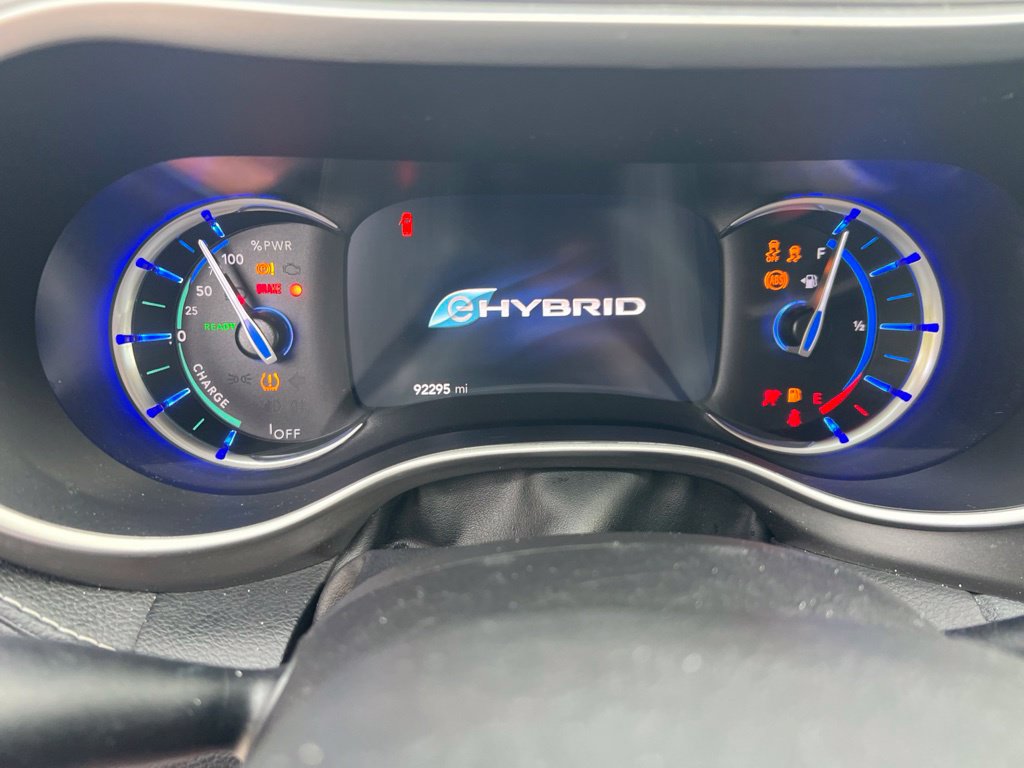 Used 2022 Chrysler Pacifica Touring-L w/ Uconnect Theater Family Group FWD image 42