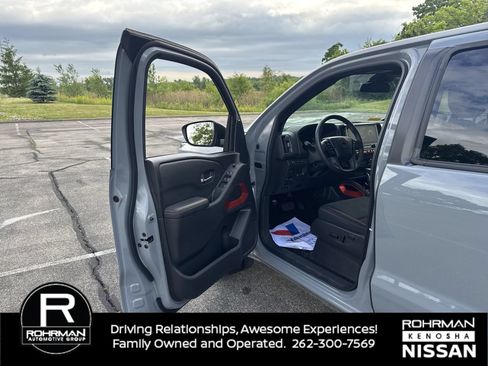 Used 2025 Nissan Frontier PRO-4X AWD/4WD image 11