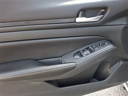 Used 2024 Nissan Altima 2.5 SV image 12