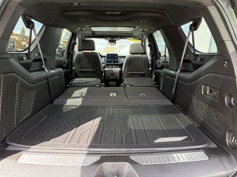 Used 2023 Chevrolet Suburban High Country AWD/4WD image 28