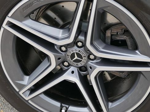 Used 2025 Mercedes-Benz GLS 450 4MATIC image 9