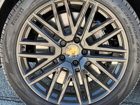 Certified 2025 Porsche Cayenne E-Hybrid AWD/4WD image 11
