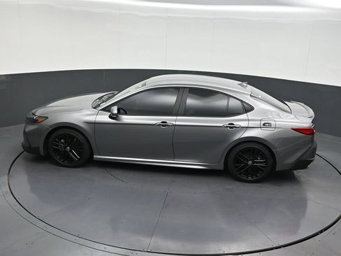 Used 2025 Toyota Camry SE FWD image 17