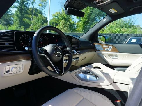 Certified 2025 Mercedes-Benz GLS 450 4MATIC image 14
