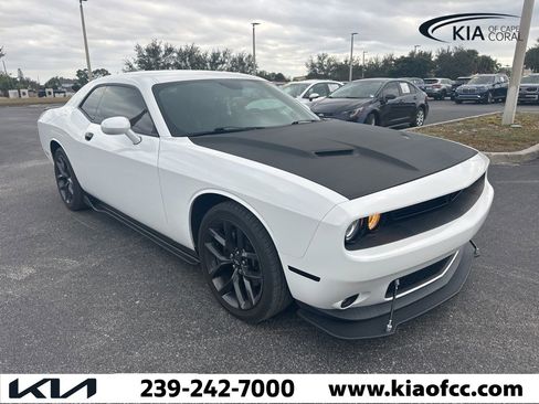 Used 2020 Dodge Challenger SXT w/ Plus Package image 6