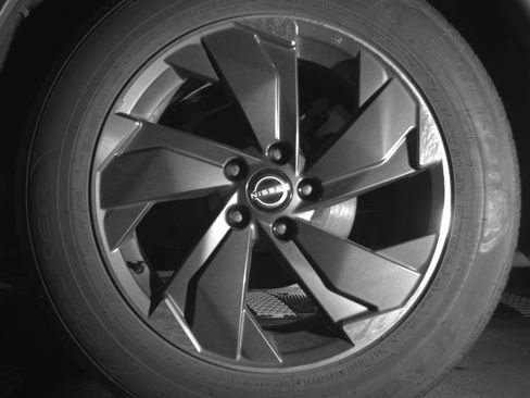 Used 2025 Nissan Rogue SV image 14