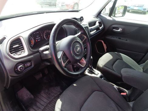 Used 2017 Jeep Renegade Latitude w/ Popular Equipment Group AWD/4WD image 27