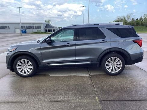 Used 2025 Ford Explorer Platinum w/ LUX Leather Package AWD/4WD image 9