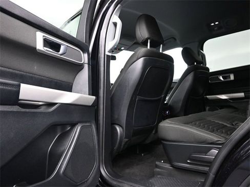Used 2020 Ford Explorer XLT w/ Comfort Package image 13