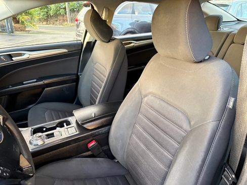 Used 2020 Ford Fusion SE image 14