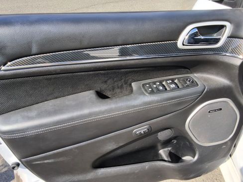 Used 2019 Jeep Grand Cherokee SRT image 9