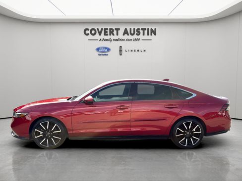 Used 2023 Honda Accord Touring image 2