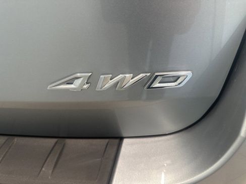 Used 2024 Ford Explorer XLT w/ Equipment Group 202A image 8