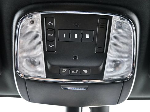 Used 2019 Jeep Grand Cherokee Limited AWD/4WD image 22