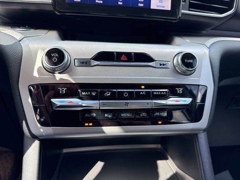 Used 2021 Ford Explorer XLT w/ Equipment Group 202A image 19