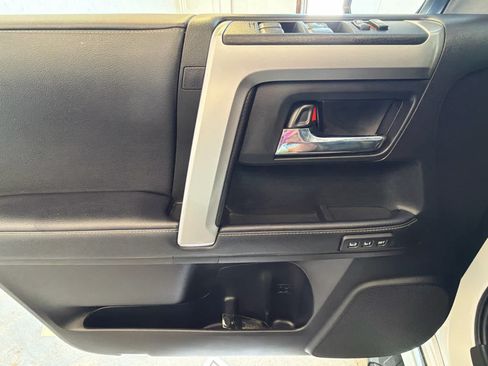 Used 2022 Toyota 4Runner Limited AWD/4WD image 19
