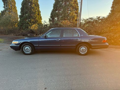 Used 1995 Mercury Grand Marquis GS image 2