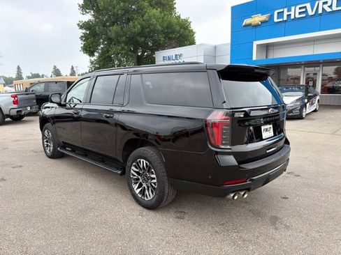 Used 2025 Chevrolet Suburban Z71 AWD/4WD image 7