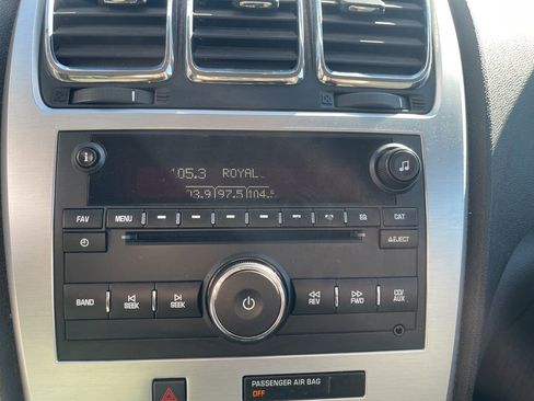 Used 2011 GMC Acadia SLE image 31