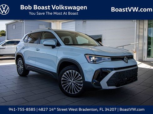 Certified 2025 Volkswagen Taos SE w/ Panoramic Sunroof Package FWD image 1