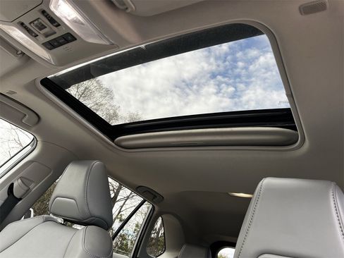 Used 2023 Toyota RAV4 XLE Premium image 23